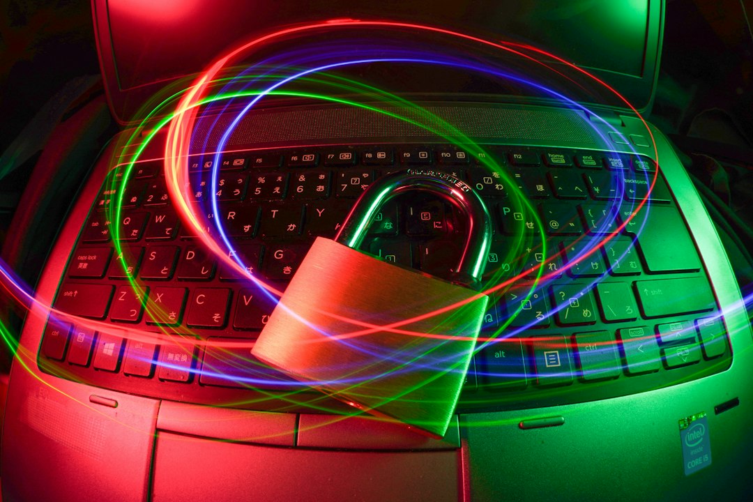 Wprowadzenie do cyberbezpieczeństwa: Podstawy ochrony danych online 1 Photo cybersecurity introduction